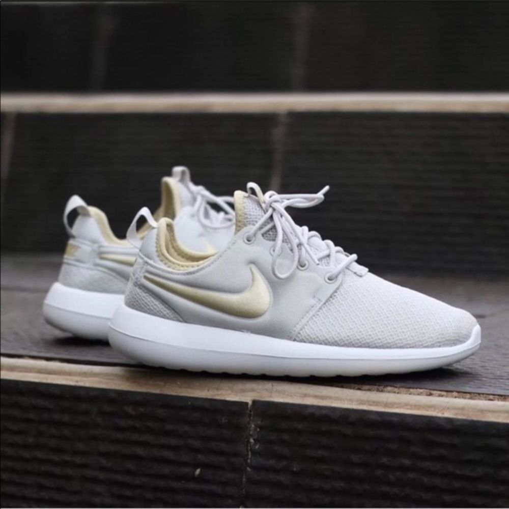 Nike women’s roshe gold sneakers